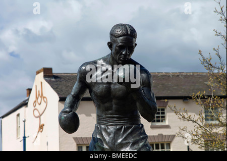 statue memorial to the boxer randolph turpin Old buildings in Warwick. Stock Photo