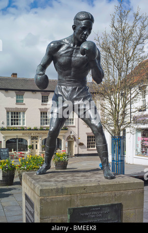 statue memorial to the boxer randolph turpin Old buildings in Warwick. Stock Photo