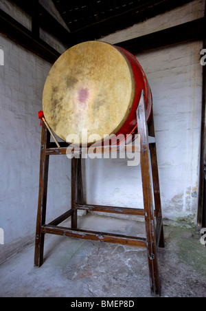 Drum in Ancestral Shrine Of Zhuge Liang, Zhuge Bagua Village, Jinhua City, Zhejiang Province, China Stock Photo