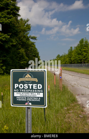 Belleview, Indiana - A sign prohibits entry to Presnell Plantation, a private hunting and fishing preserve. Stock Photo