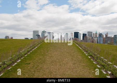 Two rows of flowerbeds mark the line sight of the missing Twin World Trade Towers on the New York City skyline as seen from NJ. Stock Photo