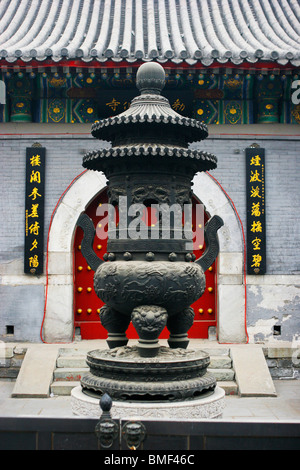 Bronze incense burner in front of entrance of Guanghua Temple, Beijing, China Stock Photo