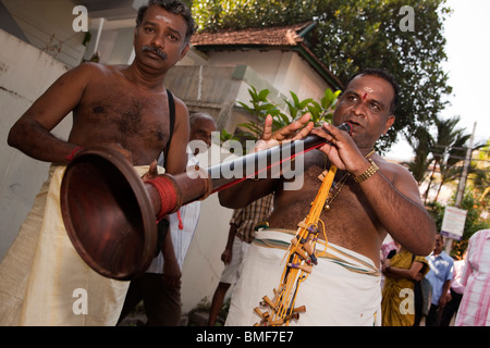 India, Kerala, Kochi, Ernakulam Uthsavom festival, Parayeduppu elephant procession, Nadaswaram trumpet player Stock Photo