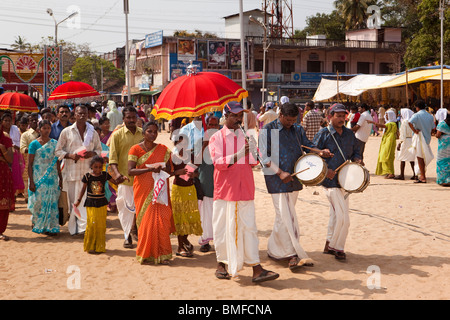 India, Kerala, Alappuzha, (Alleppey) Arthunkal, feast of St. Sebastian, musicians leading pilgrims to enter St. Andrew's Church Stock Photo