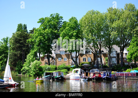 Boating on River Thames, Hampton, London Borough of Richmond upon Thames, Greater London, England, United Kingdom Stock Photo