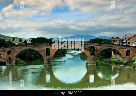 Spain, St. James Way: Medieval pilgrim´s bridge in Puente la Reina Stock Photo