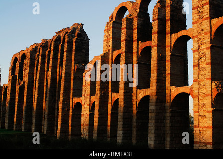 Acueducto Romano de los Milagros. Merida. Extremadura, España. Roman Aqueduct of The Miracles. Merida. Extremadura. Spain. Stock Photo