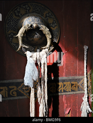 Handle with hemp rope of a traditional Tibetan door, Dege Sutra Printing House, Garze, Sichuan, China Stock Photo