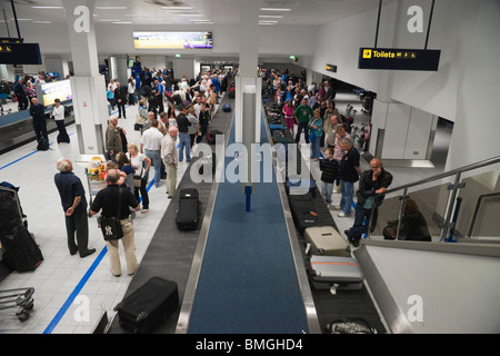 manchester airport baggage claim