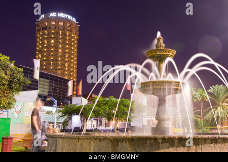 Fountain in Santa Catalina park in Las Palmas de Gran Canaria with a tall hotel in the background Stock Photo