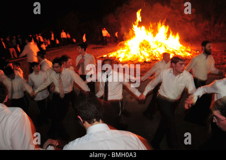 Israel, Haifa, Neve Shaanan, Jews dance around the bonfire during the lag b'omer celebrations. Stock Photo