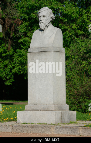 Statue of the Russian revolutionary democrat Nikolay Gavrilovich Chernyshevsky (1828-1889) at the Lomonosov Moscow State University in Moscow, Russia Stock Photo