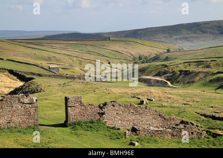 The ruined remains of Yarnbury Lead Mines, on Grassington Moor, Wharfedale, Yorkshire Dales, England Stock Photo