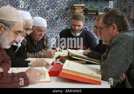 Believers studying the Quran, Bremen, Germany Stock Photo