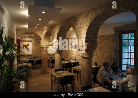 Croatia, Split, Dalmatian Riviera - Hvar Island - restaurant interior, old Giaxa restaurant in 16th century Venetian house Stock Photo
