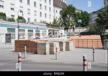 Wien, Stadtmauer in der U-Bahn-Station Luegerplatz - Vienna, City Wall at the Subway Station Luegerplatz Stock Photo