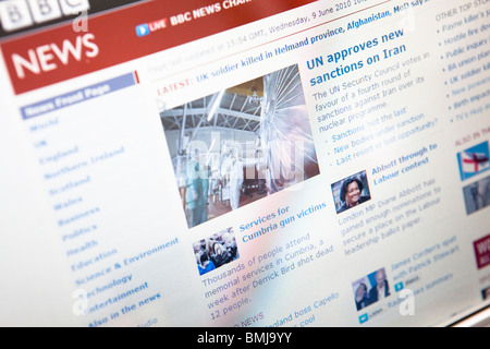 Close up of a computer monitor showing the BBC news website Stock Photo
