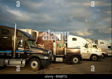 Semi tractor trailer trucks at a truckstop. Ellensburg Washington, USA Stock Photo