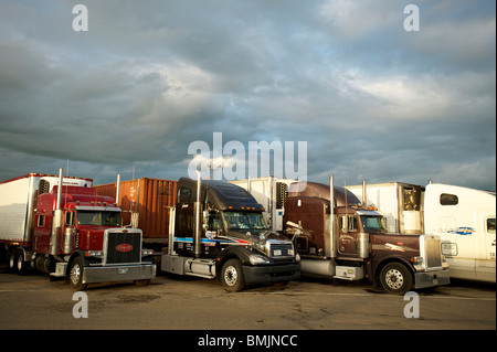 Semi tractor trailer trucks at a truckstop. Ellensburg Washington, USA Stock Photo