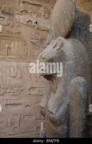Egypt Medinet Habu Statue Goddess Sekhmet Stock Photo - Alamy