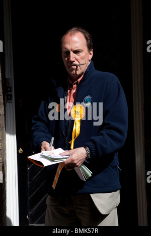 Simon Hughes, MP for Bermondsey and Old Southwark, canvassing for support during the 2010 Election. Stock Photo