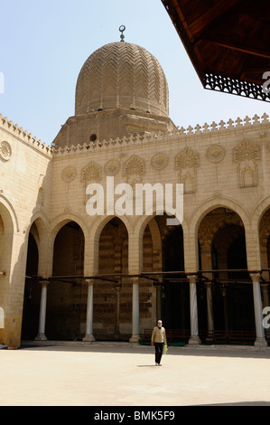 worshippers and scholars at Al -Azhar mosque , early morning scene , islamic cairo , cairo , egypt Stock Photo