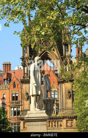 Prince Albert memorial and statue of Oliver Heywood in Albert Square, Manchester, Lancashire, England Stock Photo