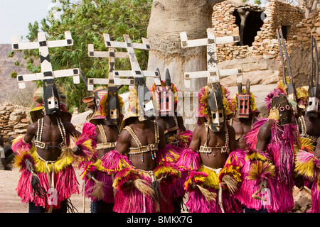 Mali, Tireli. Dancers wearing Kananga masks perform at the Dama celebration Stock Photo