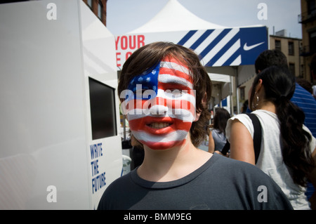 Soccer fans watch the US v UK game in the FIFA World Cup Soccer tournament being played in South Africa Stock Photo