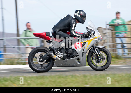 Guy Martin at the 2010 Isle of Man TT at the Bungalow in the first superstock race Stock Photo