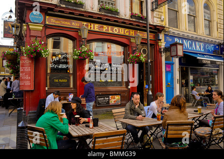 Medium Crowd People Sharing Drinks Beer, at Old British Pub, Bars, London, England, UK, Outside Storefronts 'The Plough' Stock Photo