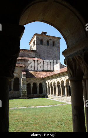 Romanesque cloister of the Colegiata de Santa Julia, Santillana del Mar Stock Photo