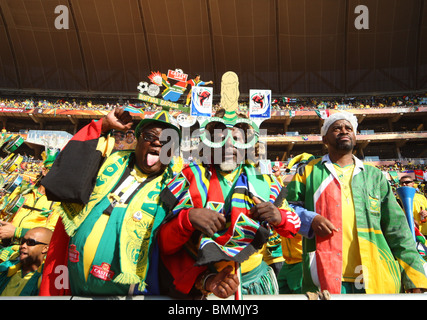 SOUTH AFRICAN FANS SOUTH AFRICA V MEXICO SOCCER CITY JOHANNESBURG SOUTH AFRICA 11 June 2010 Stock Photo