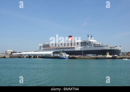 RMS Queen Mary 2 of the Cunard fleet moored at Southampton Docks, Hampshire, England, UK Stock Photo