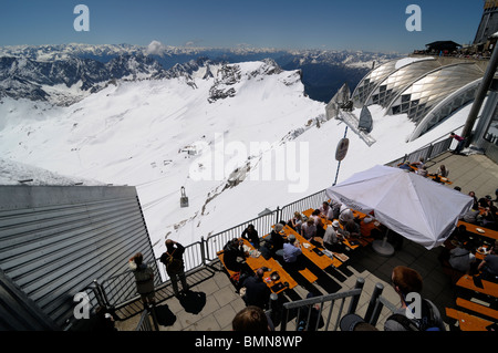 Cafe and buildings looking over the Zugspitzplatt glacier from the summit of the Zugspitze, Germany's highest point Stock Photo