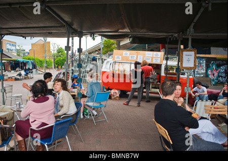 London, England, UK, Woman Sharing Meals, Eating Street Food, Truck, in English Bistro Restaurant on Sidewalk Terrace on Portobello Road, Notting Hill District Stock Photo