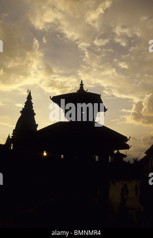 15th century Dattatreya Temple rising above Tachupal Tole in the UNESCO World Heritage city of Bhaktapure- Kathmandu Valley, Nep Stock Photo