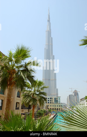 The finishing stage of Burj Dubai (Burj Khalifa) construction, August 27, 2009 in Dubai, United Arab Emirates Stock Photo