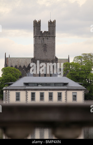 Limerick City Court house, with St Mary's Cathedral in the background, Rep of Ireland. Stock Photo