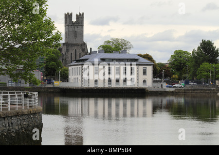 Limerick City Court house, with St Mary's Cathedral in the background, Rep of Ireland. Stock Photo