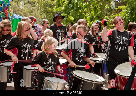 Pulse of the Place, a samba drumming youth band, in the parade of Glasgow's West End Festival Sunday 2010 in Kelvingrove Park. Stock Photo