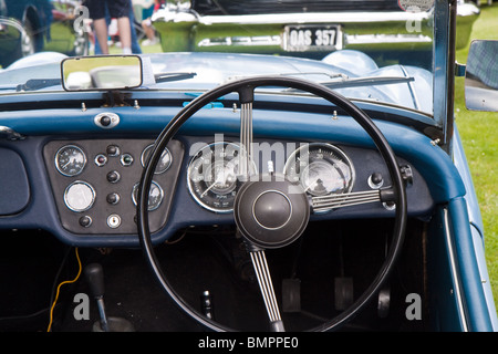 Dashboard in a blue Triumph TR3 classic car Stock Photo