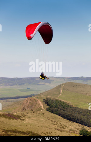 UK, Derbyshire, Mam Tor, paraglider flying over Hollin’s Cross Stock Photo