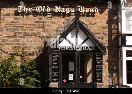 UK, Derbyshire, Edale, The Old Nag’s Head pub, official starting point of the Pennine Way long distance path hikers bar entrance Stock Photo