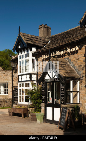 UK, Derbyshire, Edale, The Old Nag’s Head pub, official starting point of the Pennine Way long distance path Stock Photo