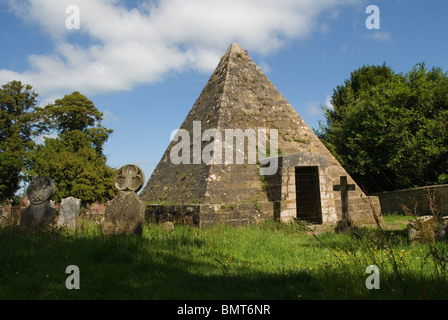 John Fuller of Brightling Sussex 1757-1834. The Pyramid Folly, Brightling Parish Church churchyard. St Thomas a Becket church. HOMER SYKES Stock Photo