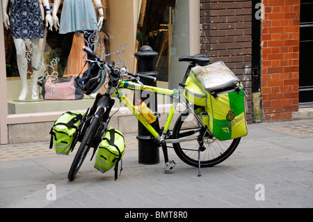 Cycle Response Unit, London Ambulance Service paramedic's bike in street Stock Photo