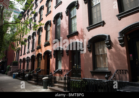 Row houses in the Gramercy Park neighborhood of New York on Friday, June 11, 2010. (© Frances M. Roberts) Stock Photo