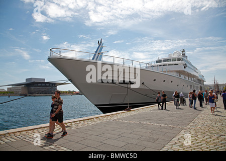 The luxury yacht The MS Rising Sun in the port of Copenhagen with the new opera house in the background. Stock Photo