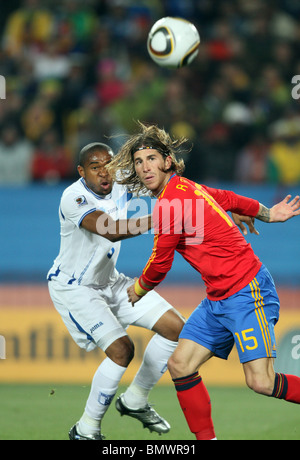 WILSON PALACIOS & SERGIO RAMOS SPAIN V HONDURAS ELLIS PARK JOHANNESBURG SOUTH AFRICA 21 June 2010 Stock Photo